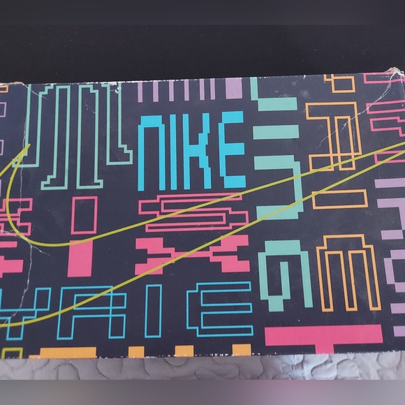 Nike Kyrie 6 GS BRED Youth Size 7. Black/Red/White. - Picture 8 of 8